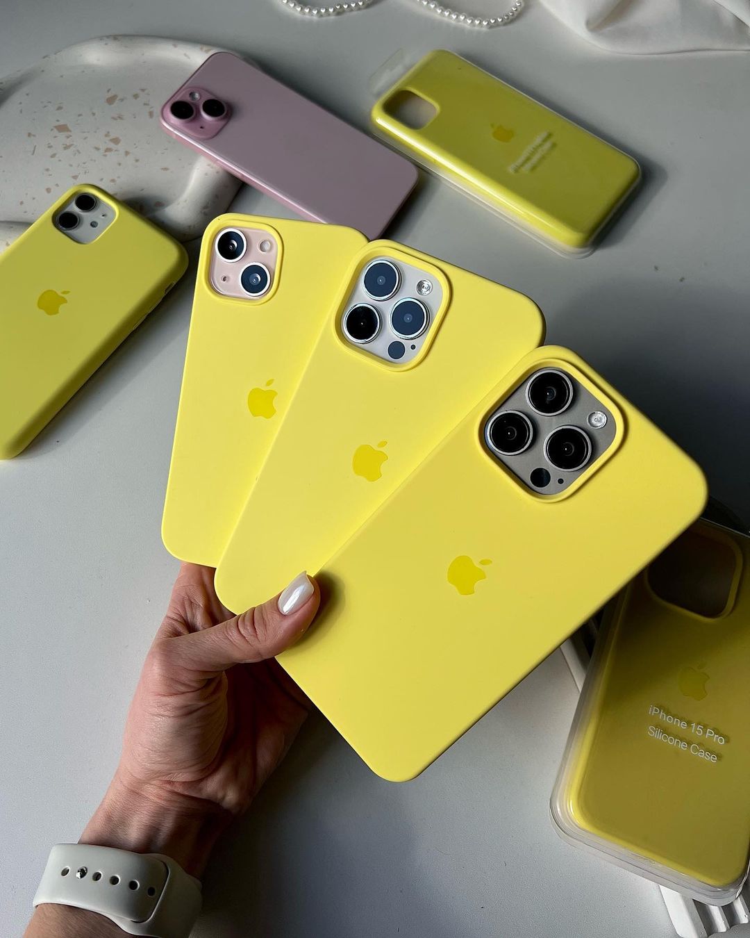 Lemon Yellow iPhone Silicone Case – Bright, Sleek Design with Full Protection