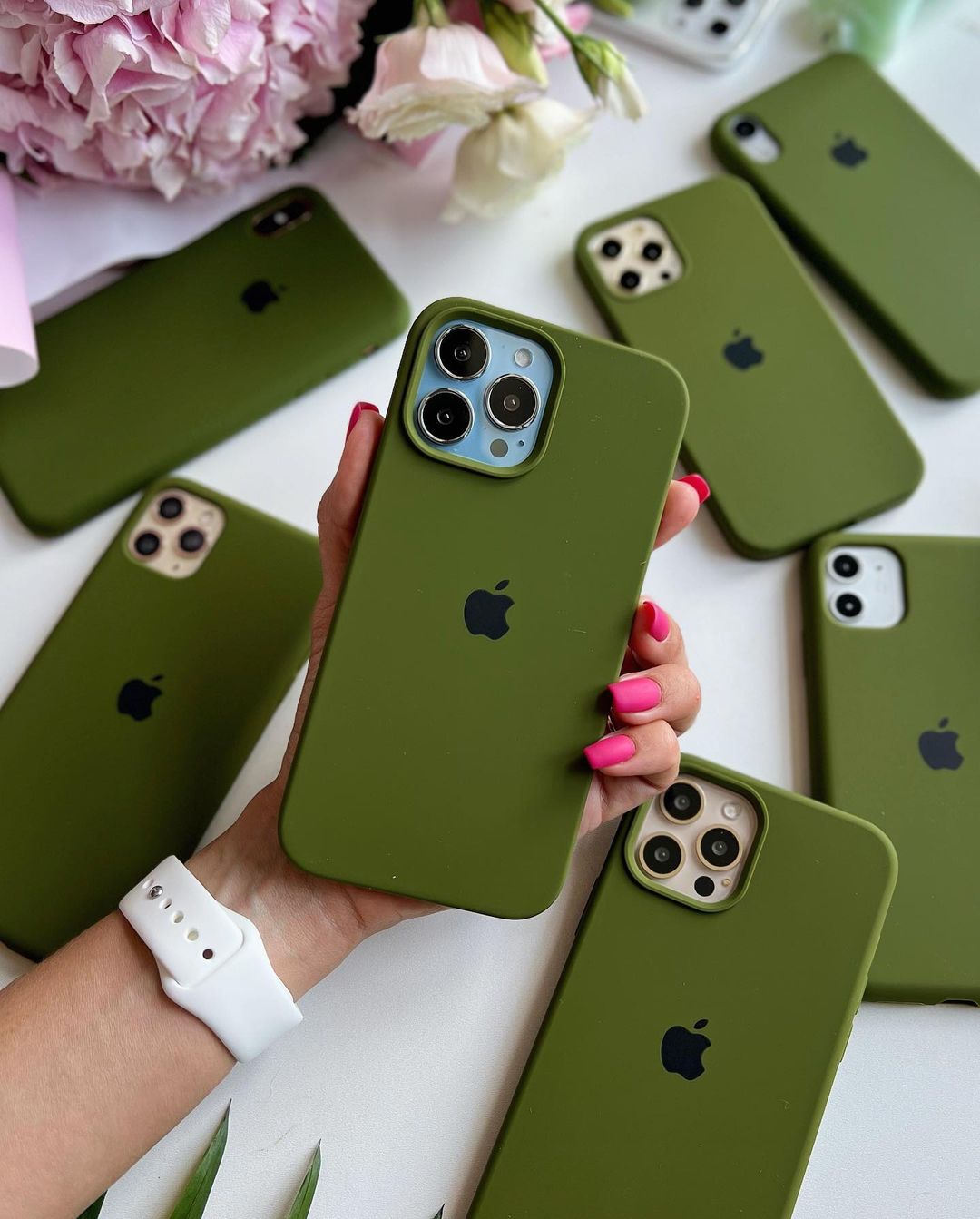Pine Forest Green iPhone Silicone Case – Elegant, Slim Design with Full Protection