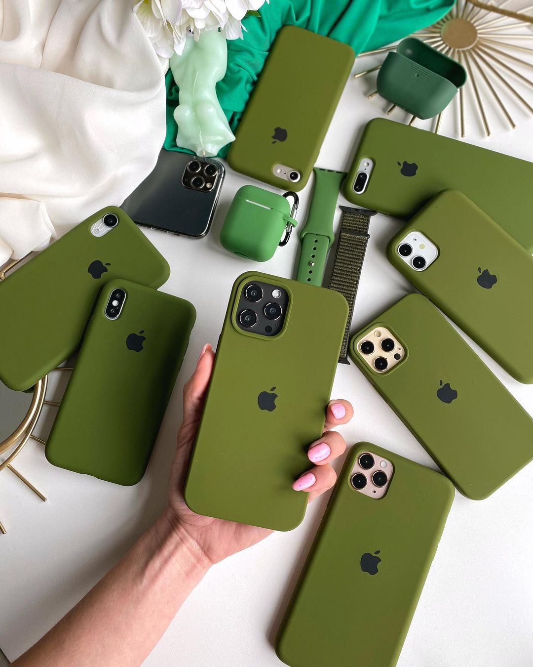 Pine Forest Green iPhone Silicone Case – Elegant, Slim Design with Full Protection