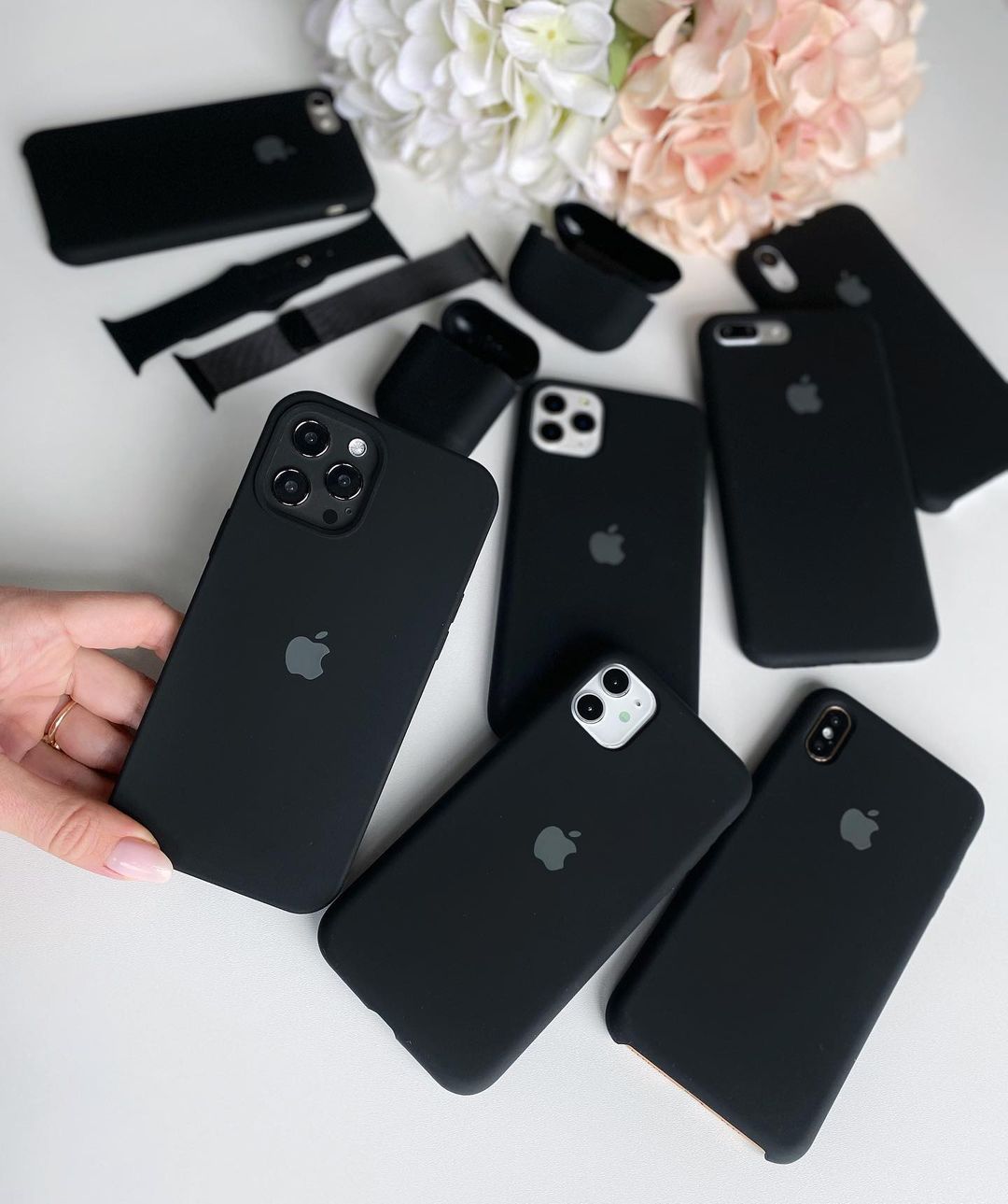 Black iPhone Silicone Case – Classic, Durable Design with 360° Protection