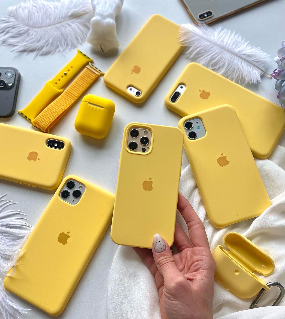 Light Yellow iPhone Silicone Case – Soft, Sleek Design with Full Protection