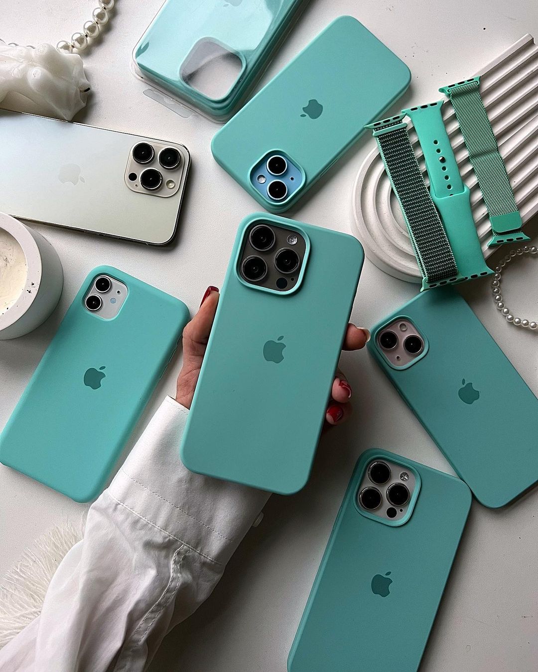 Light Lime Green iPhone Silicone Case – Vibrant, Sleek Design with 360° Protection